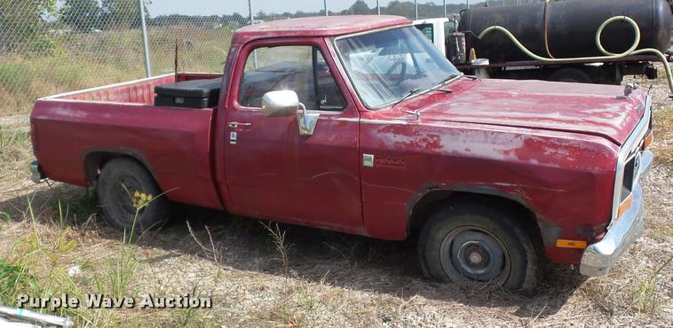 image for item L4317 1983 Dodge D150 pickup truck