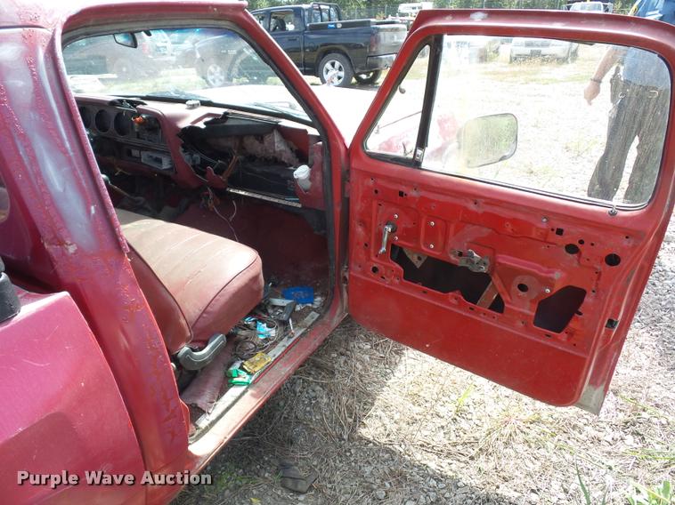 image for item L4317 1983 Dodge D150 pickup truck