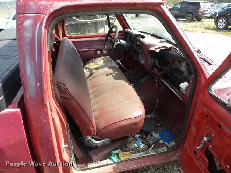 image for item L4317 1983 Dodge D150 pickup truck
