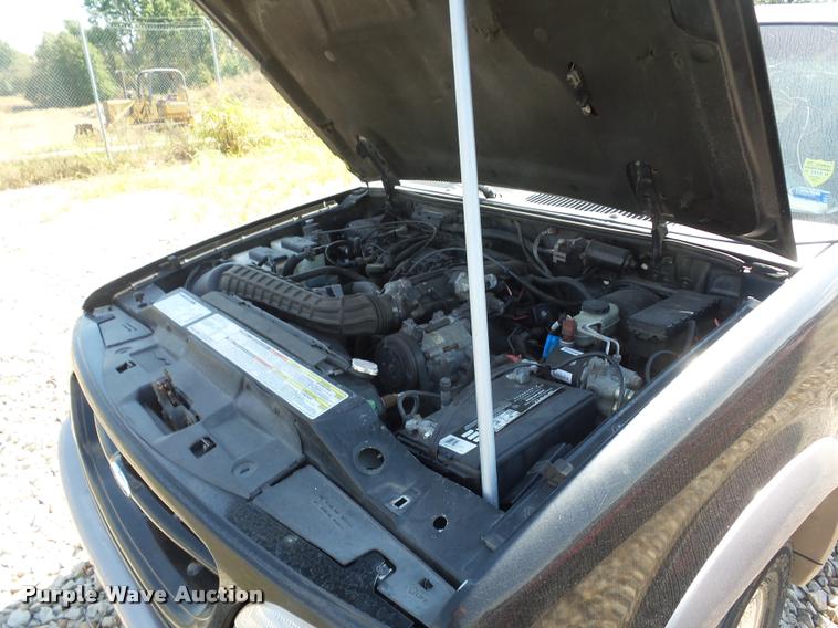 image for item L4320 1997 Ford Explorer SUV