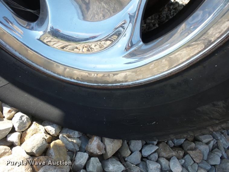 image for item L4320 1997 Ford Explorer SUV