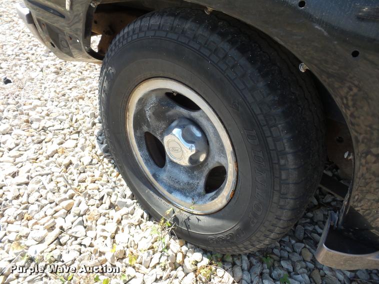 image for item L4320 1997 Ford Explorer SUV