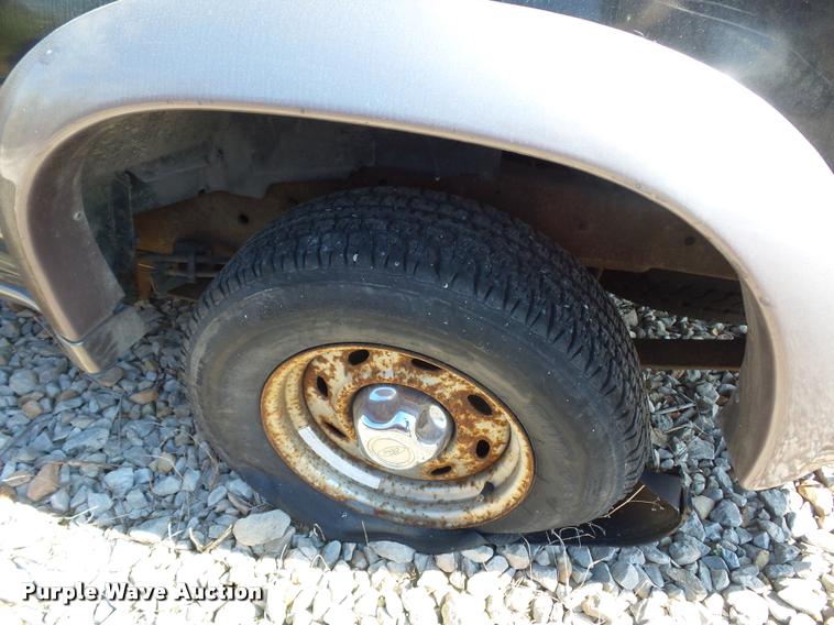 image for item L4320 1997 Ford Explorer SUV