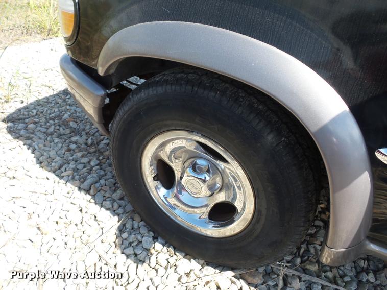 image for item L4320 1997 Ford Explorer SUV