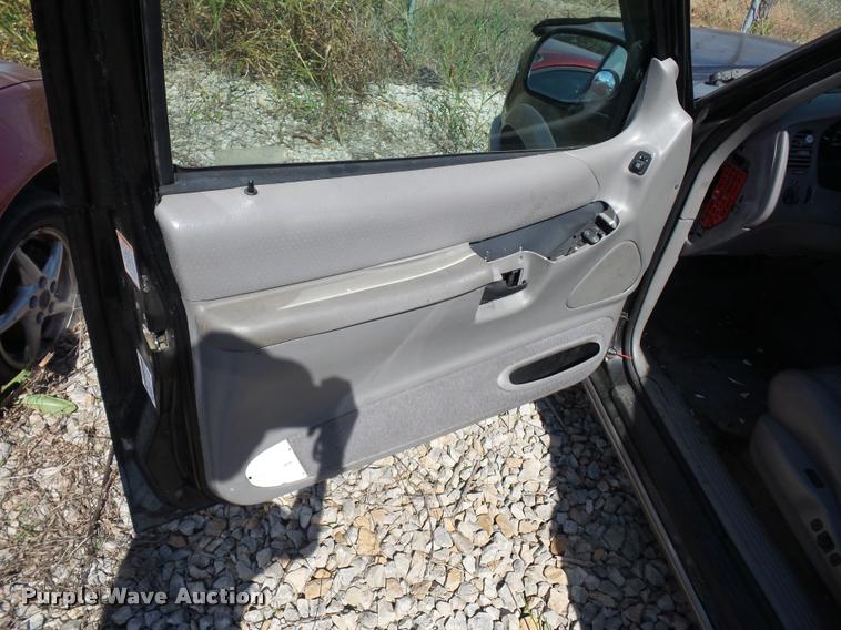 image for item L4320 1997 Ford Explorer SUV