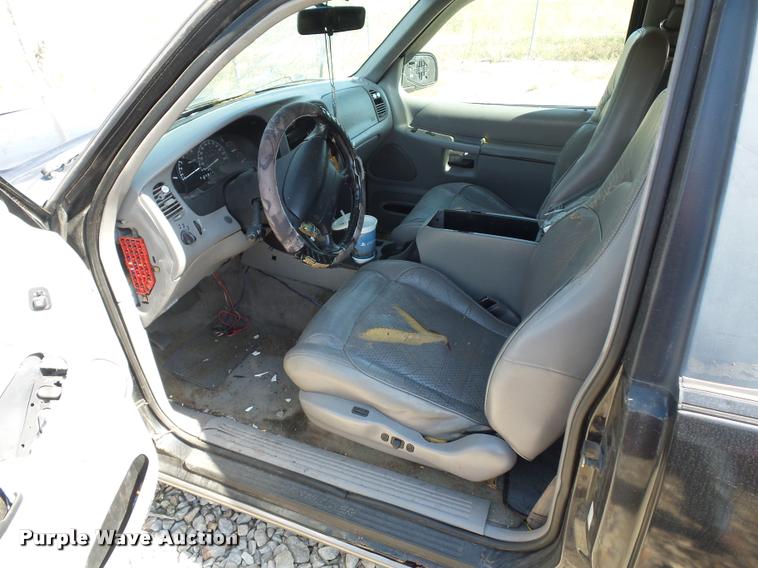 image for item L4320 1997 Ford Explorer SUV
