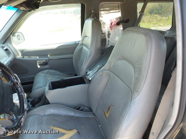 image for item L4320 1997 Ford Explorer SUV