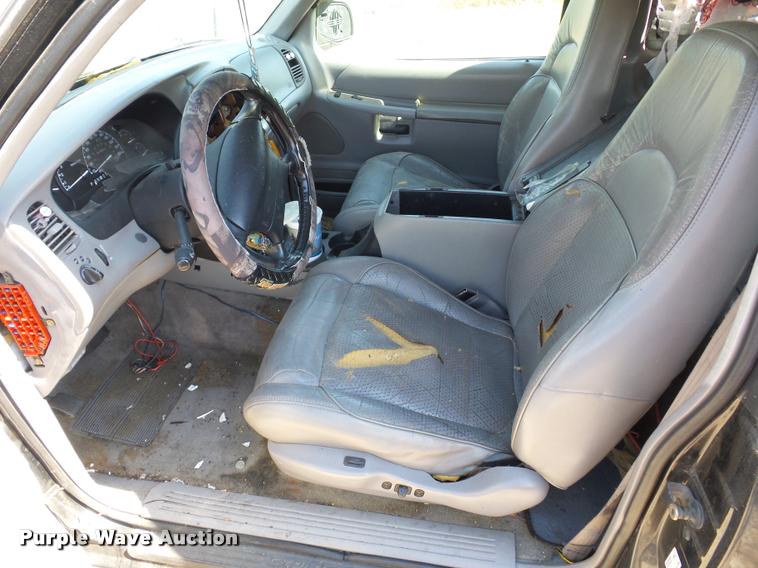 image for item L4320 1997 Ford Explorer SUV