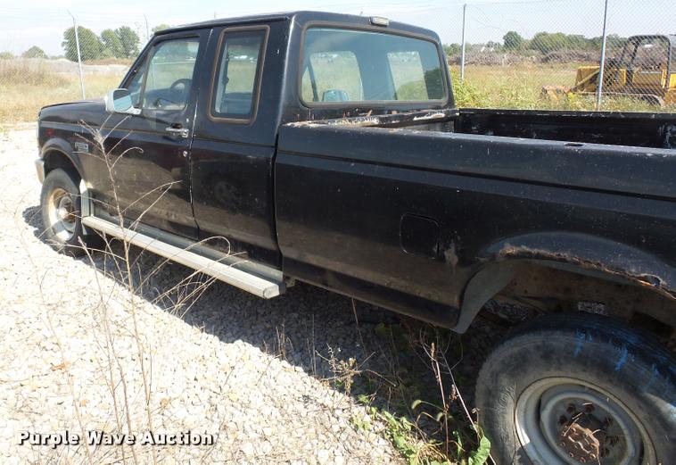 image for item L4321 1993 Ford F250 HD SuperCab pickup truck