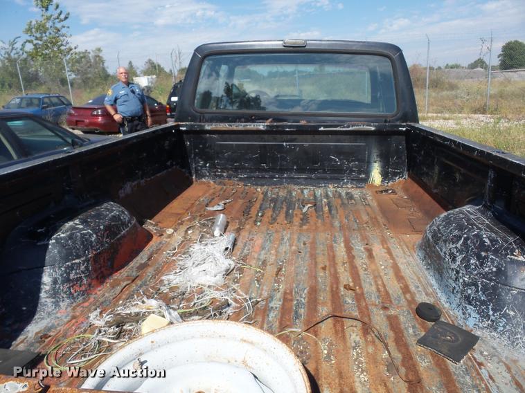 image for item L4321 1993 Ford F250 HD SuperCab pickup truck