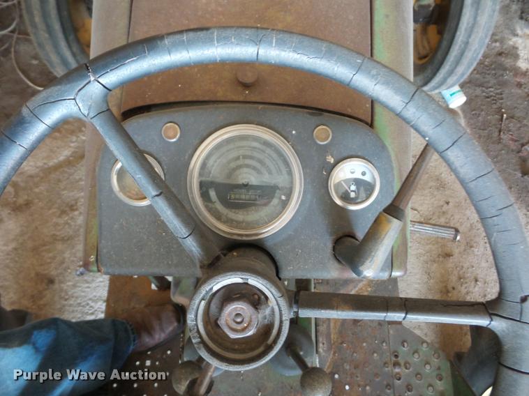 image for item L4325 John Deere 1020 tractor