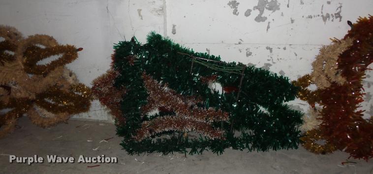 image for item L4331 Christmas decorations