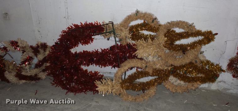 image for item L4331 Christmas decorations