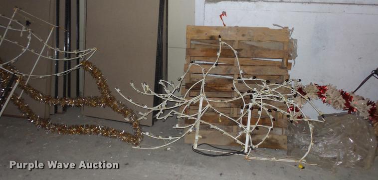 image for item L4331 Christmas decorations