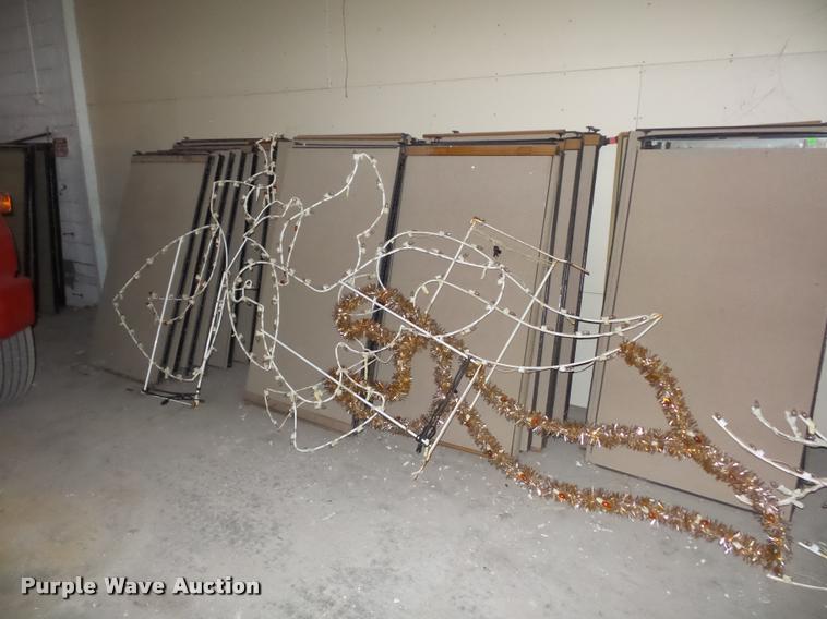 image for item L4331 Christmas decorations