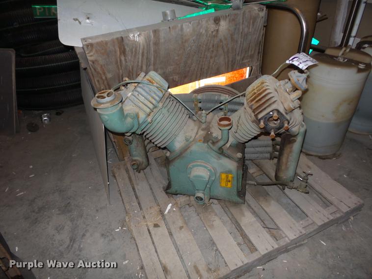 image for item L4333 Air compressor