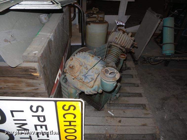 image for item L4333 Air compressor