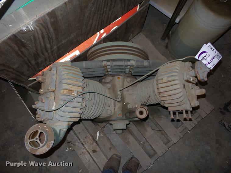 image for item L4333 Air compressor