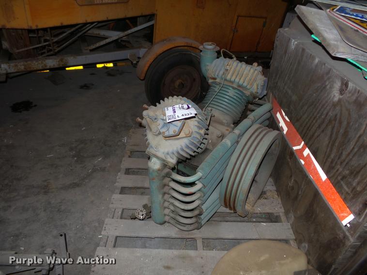 image for item L4333 Air compressor