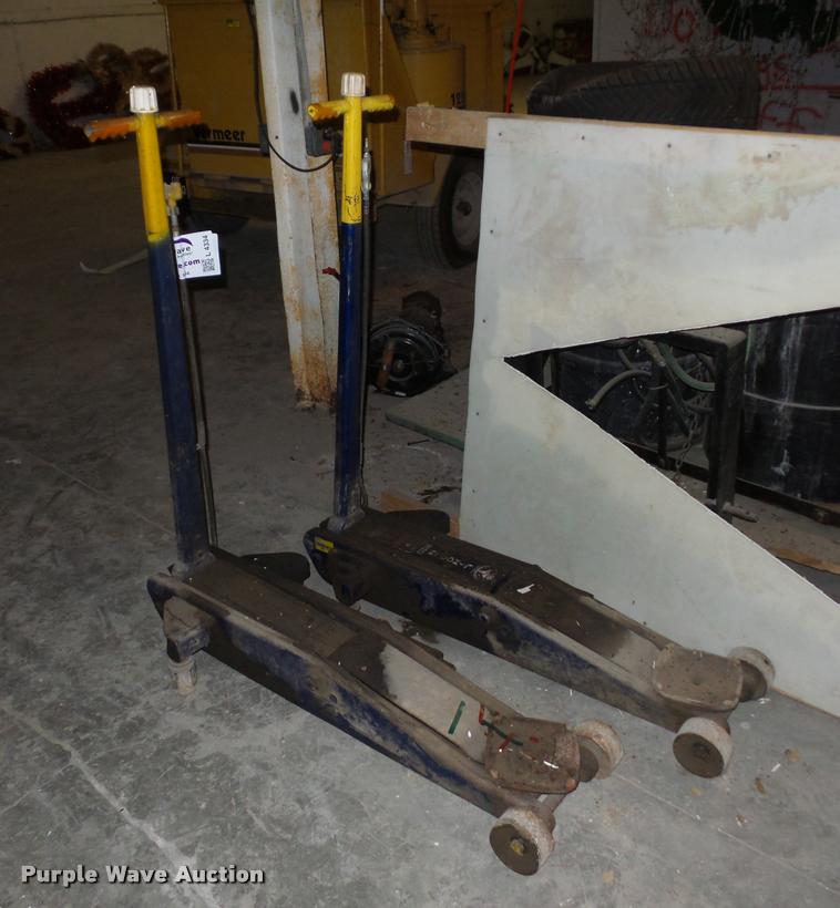 image for item L4334 (2) floor jacks