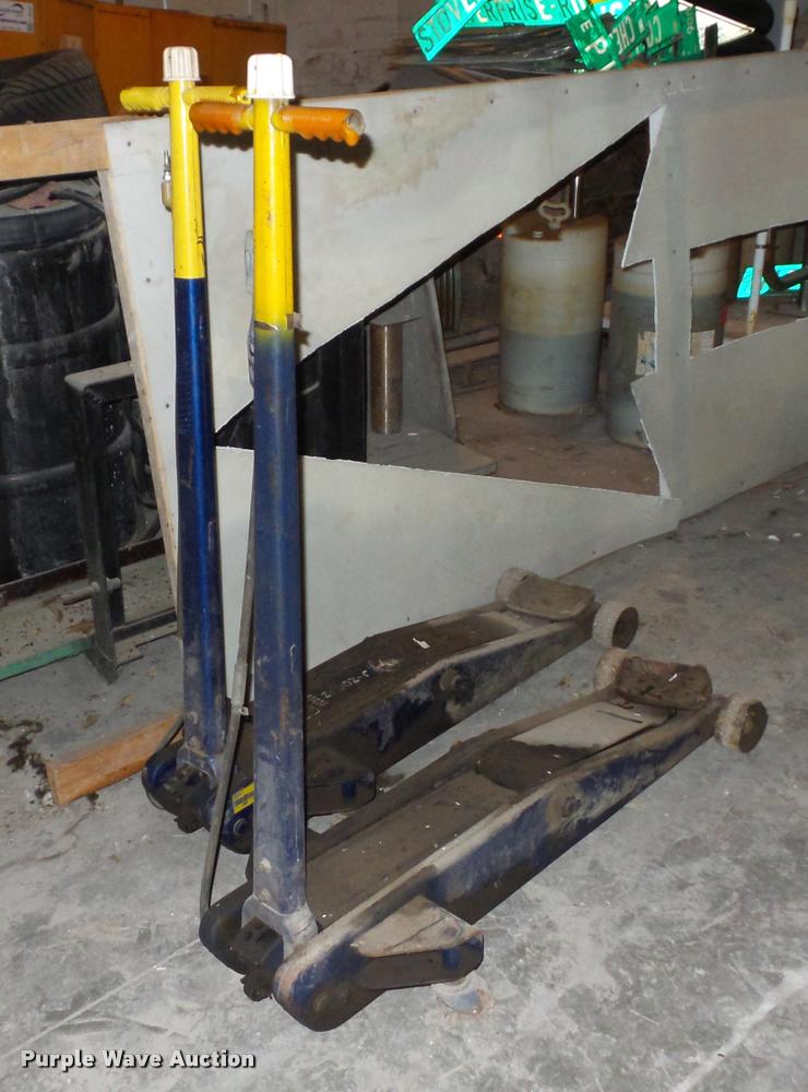 image for item L4334 (2) floor jacks