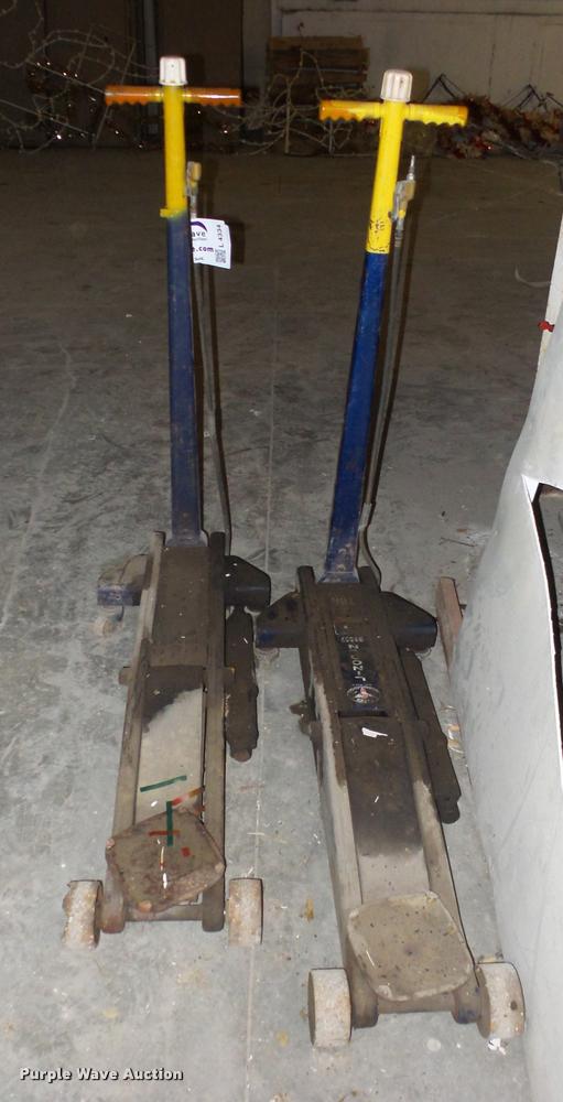 image for item L4334 (2) floor jacks
