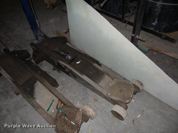 image for item L4334 (2) floor jacks