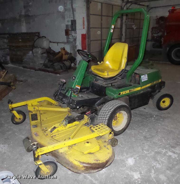 image for item L4335 John Deere F935 lawn mower