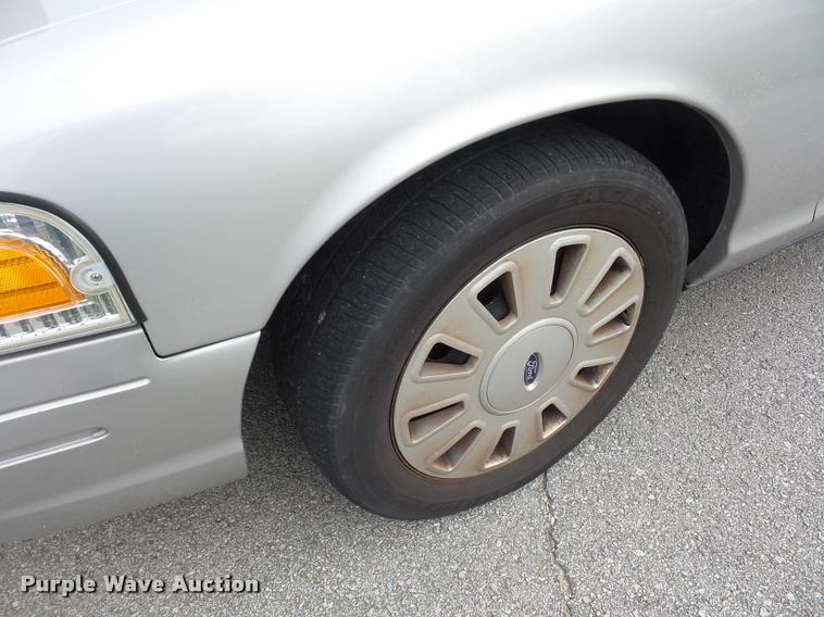 image for item L7121 2008 Ford Crown Victoria Police Interceptor