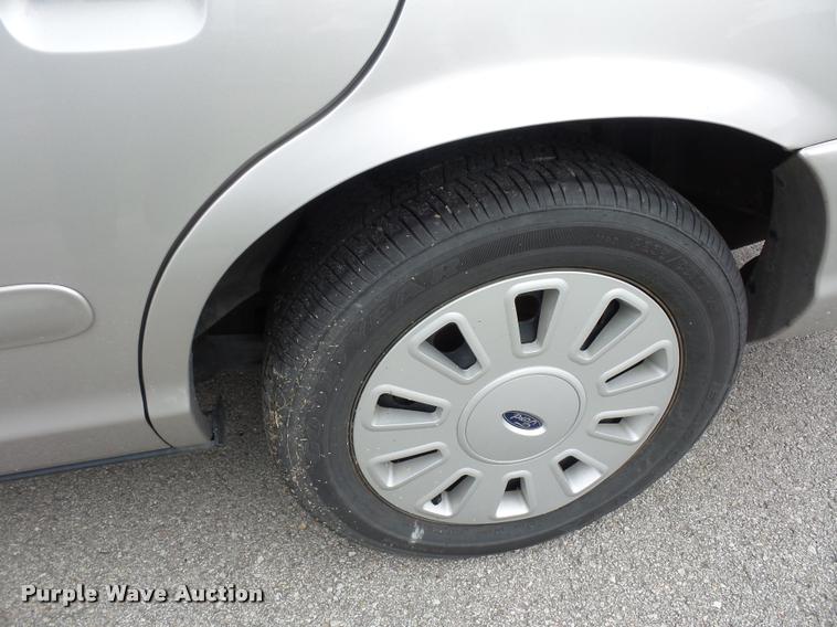 image for item L7121 2008 Ford Crown Victoria Police Interceptor