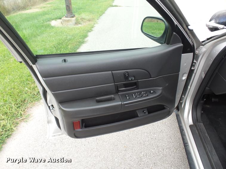 image for item L7121 2008 Ford Crown Victoria Police Interceptor