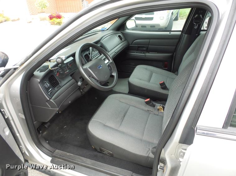image for item L7121 2008 Ford Crown Victoria Police Interceptor