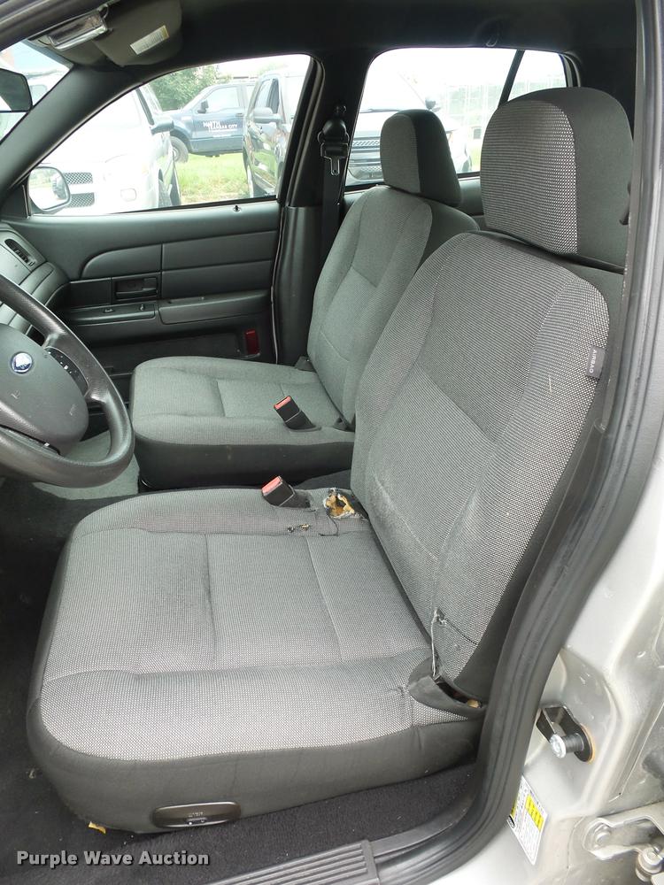 image for item L7121 2008 Ford Crown Victoria Police Interceptor