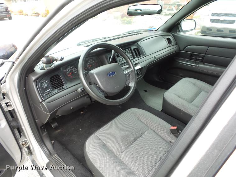 image for item L7121 2008 Ford Crown Victoria Police Interceptor