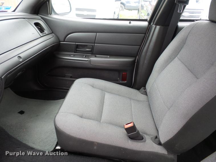 image for item L7121 2008 Ford Crown Victoria Police Interceptor