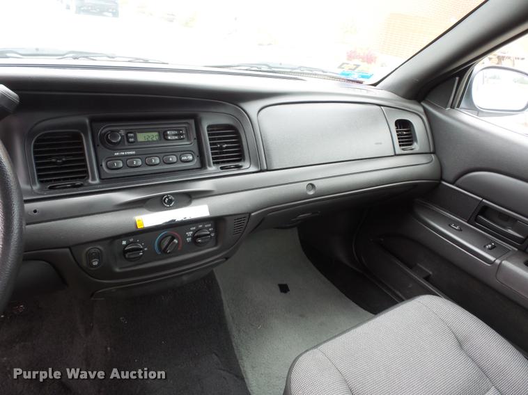image for item L7121 2008 Ford Crown Victoria Police Interceptor
