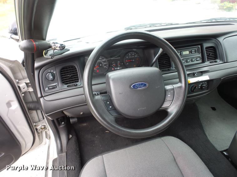 image for item L7121 2008 Ford Crown Victoria Police Interceptor