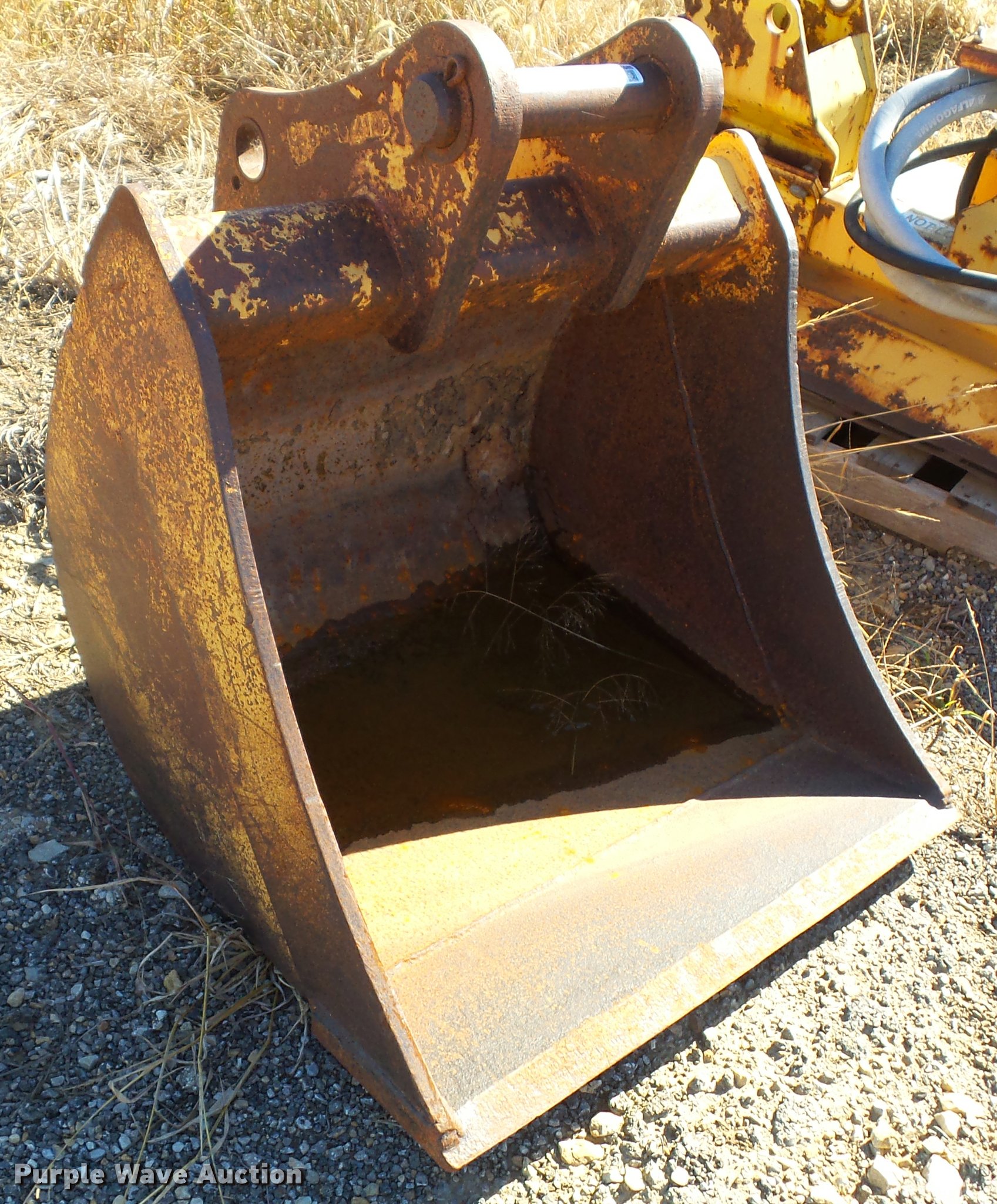 John Deere excavator bucket in Oskaloosa, KS Item BP9414 sold