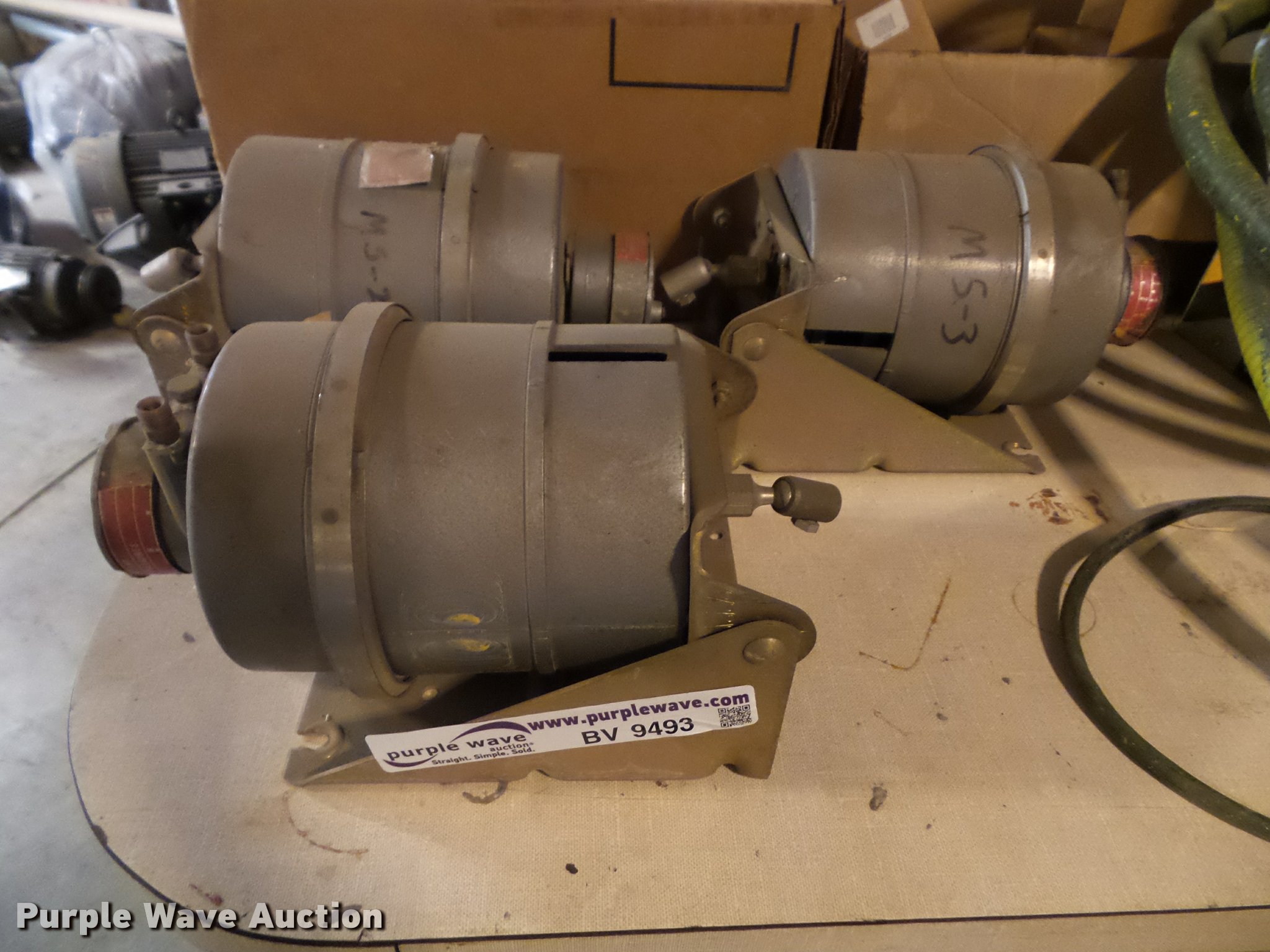 (3) louver actuators in Manhattan, KS Item BV9493 sold Purple Wave
