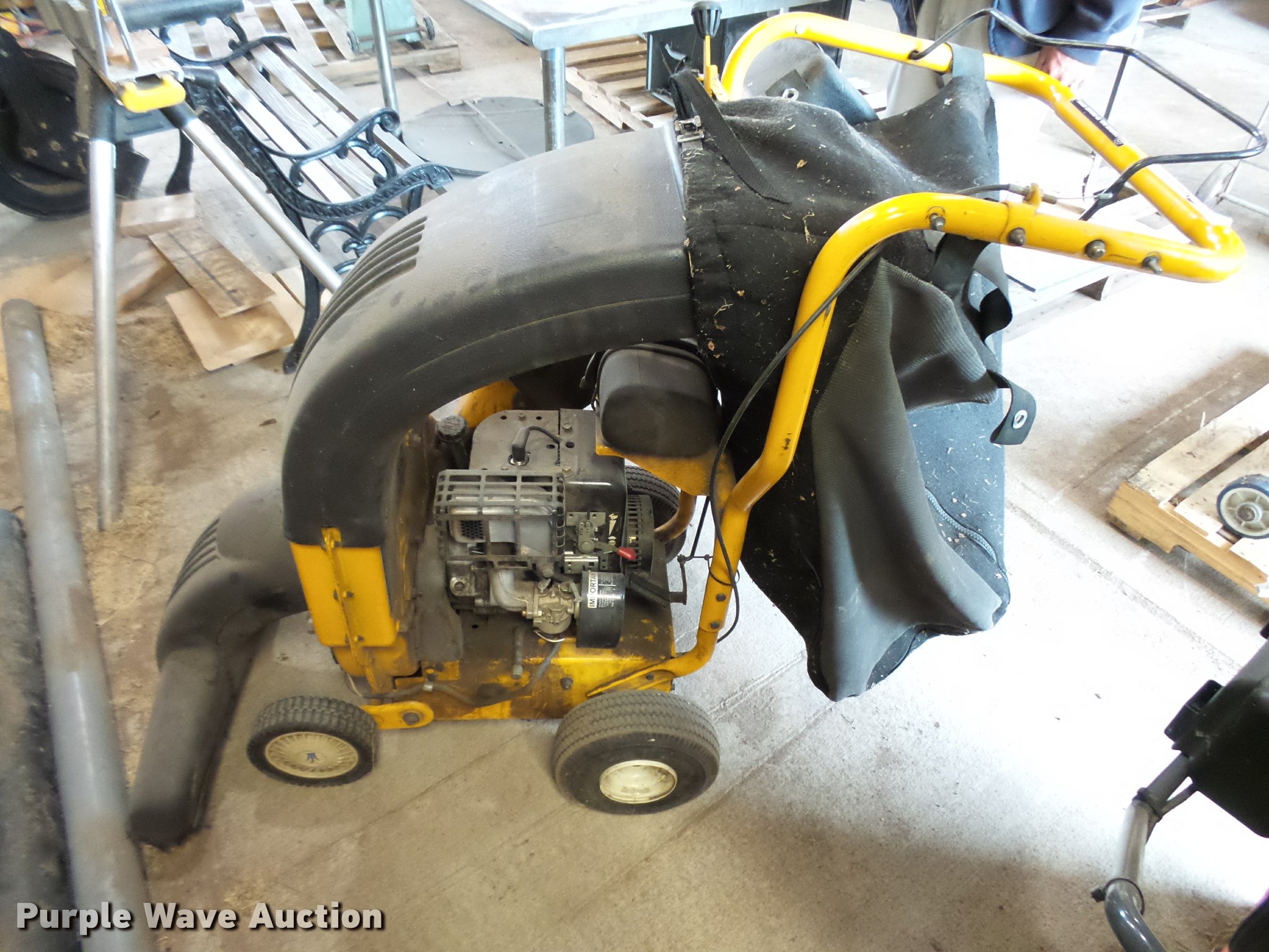 Cub Cadet CSV260 chipper/shredder/vaccum in Goddard, KS Item DA9990