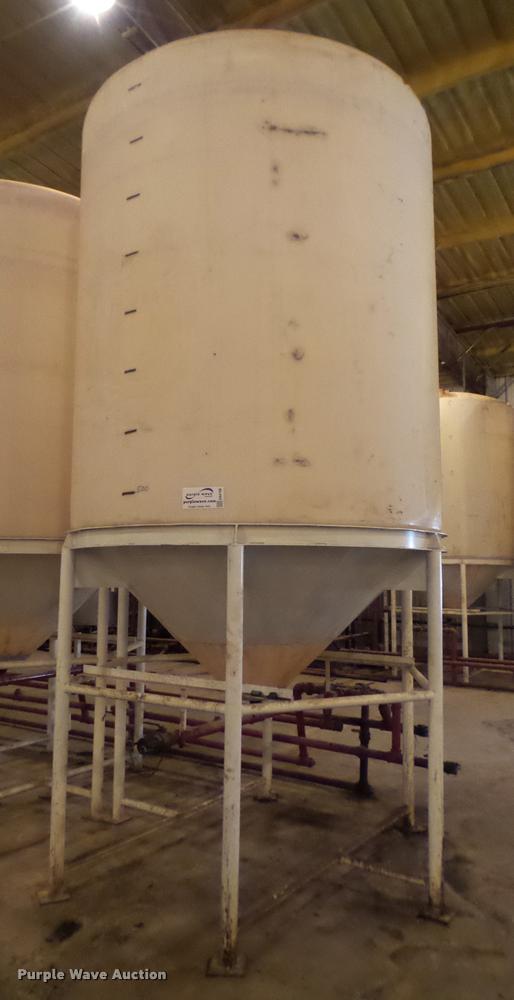 image for item DA4760 Vertical fertilizer poly tank