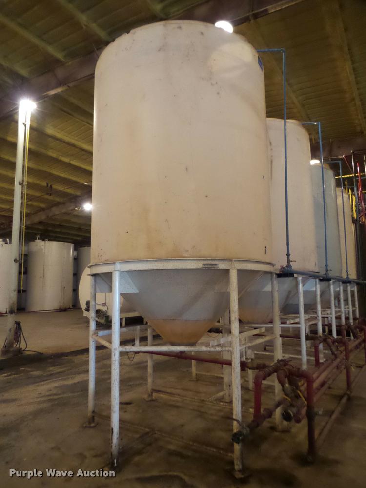 image for item DA4760 Vertical fertilizer poly tank