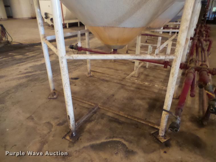 image for item DA4760 Vertical fertilizer poly tank