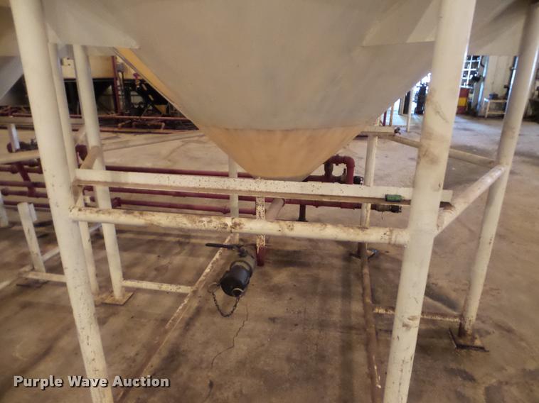 image for item DA4760 Vertical fertilizer poly tank