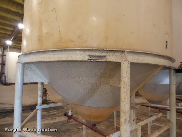image for item DA4760 Vertical fertilizer poly tank