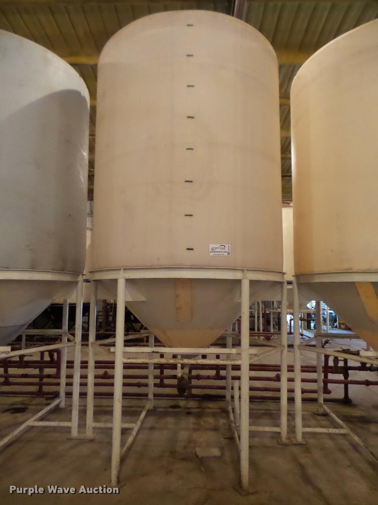 image for item DA4761 Vertical fertilizer poly tank