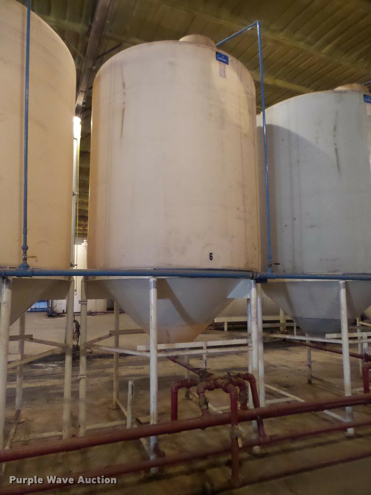 image for item DA4761 Vertical fertilizer poly tank