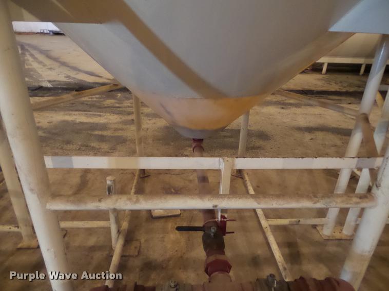image for item DA4761 Vertical fertilizer poly tank