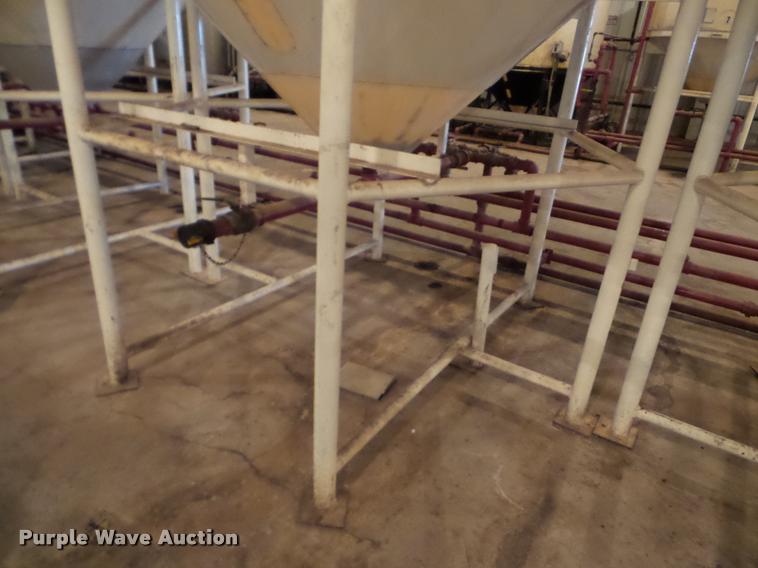 image for item DA4761 Vertical fertilizer poly tank