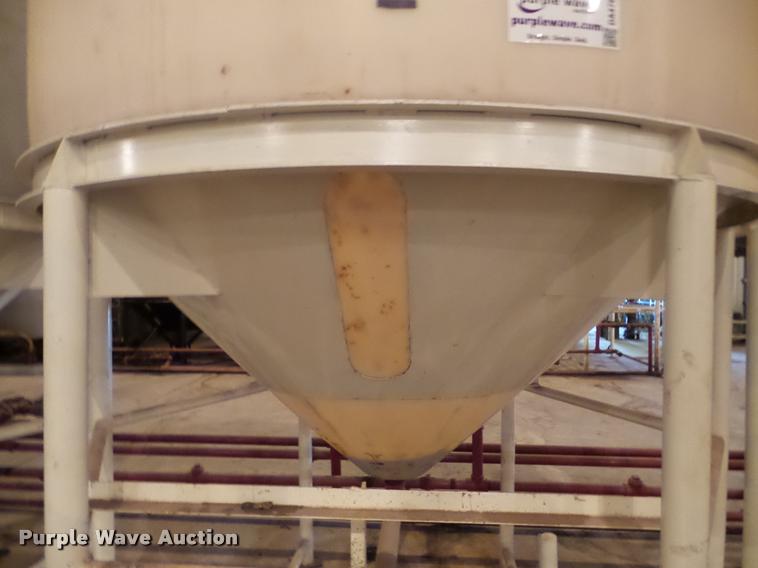 image for item DA4761 Vertical fertilizer poly tank